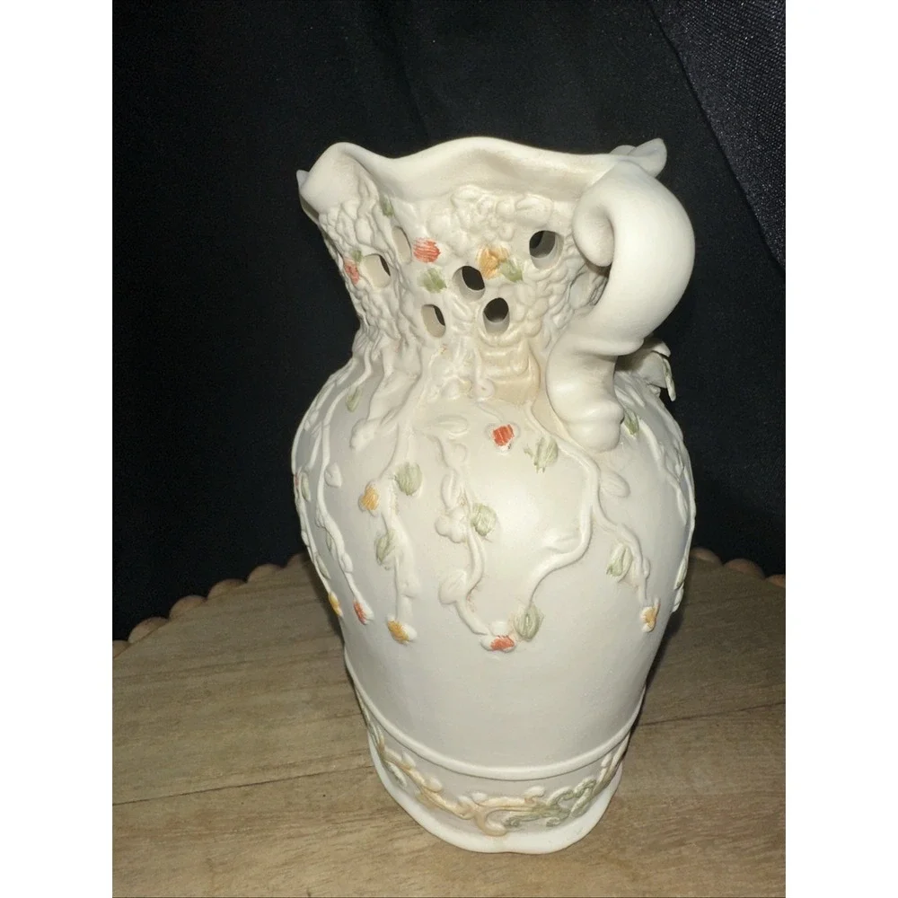 VTG Capodimonte Style Porcelain Vase with Applied Roses and it's original box